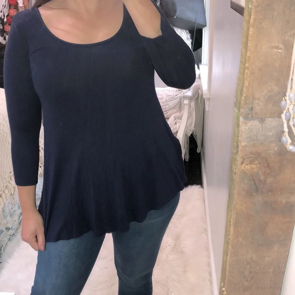 Sweet Tea’s size medium navy blue flowy top - Picture 3 of 7